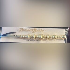 Bracelet Buddy Gold Accessory Tool